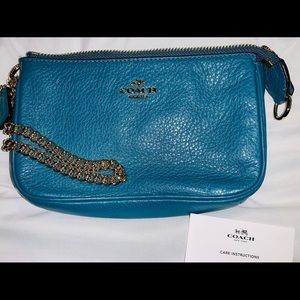 NWOT Great Teal / Turquoise Coach Wristlet /purse.
